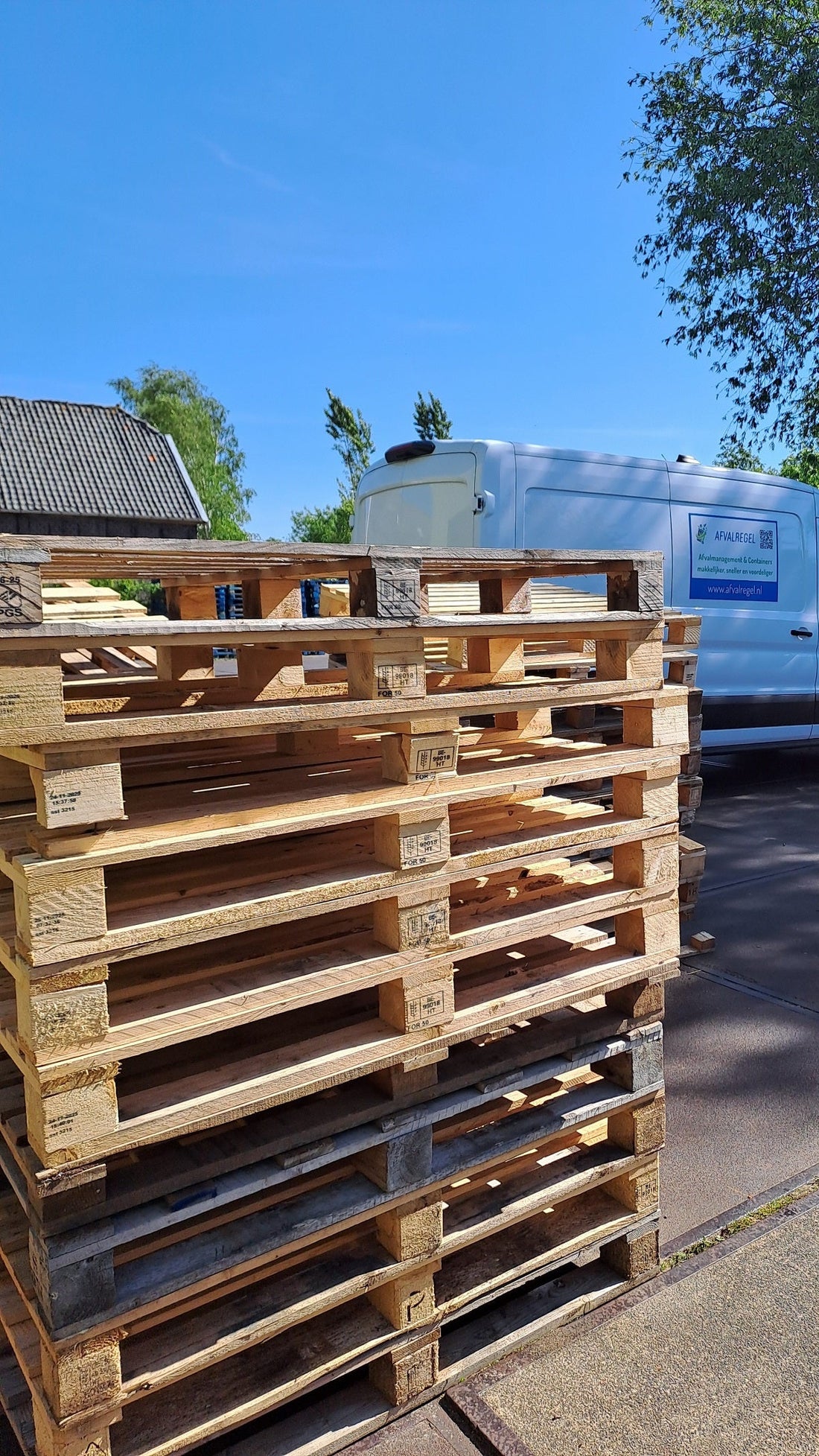 Pallets ophalen in Zuid-Holland? Afvalregel helpt snel en flexibel.